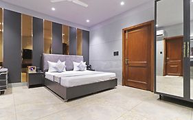 Hotel Preet Inn 05 Mints Walking Distance Nizamuddin Railway Station